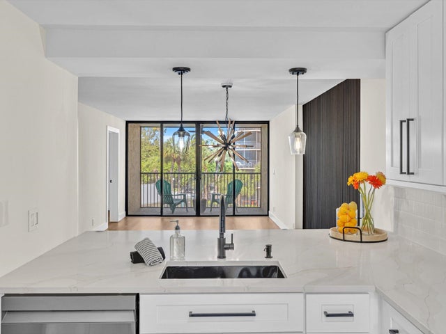 3 of 38 - 21 Royal Palm Way #303, Boca Raton, FL