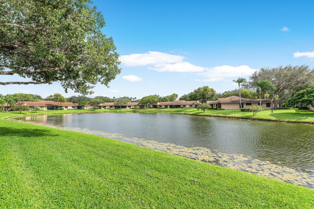8282 Springlake Dr #f, Boca Raton