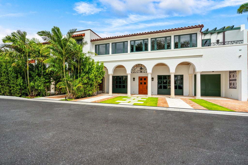 206 Phipps Plaza, Palm Beach