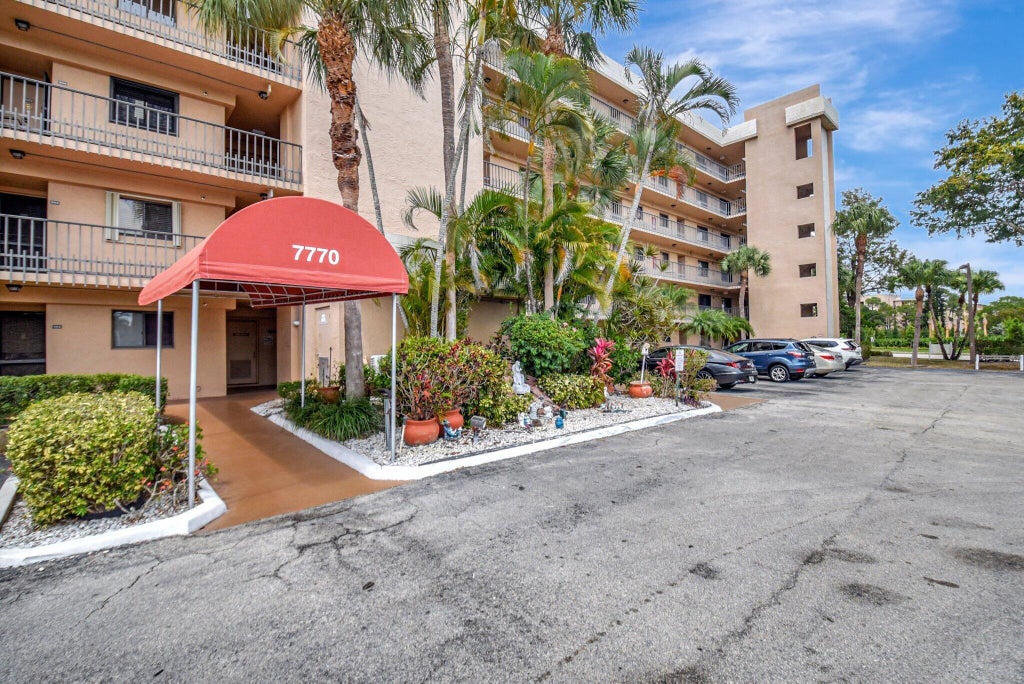 7770 Tahiti Lane #306, Lake Worth