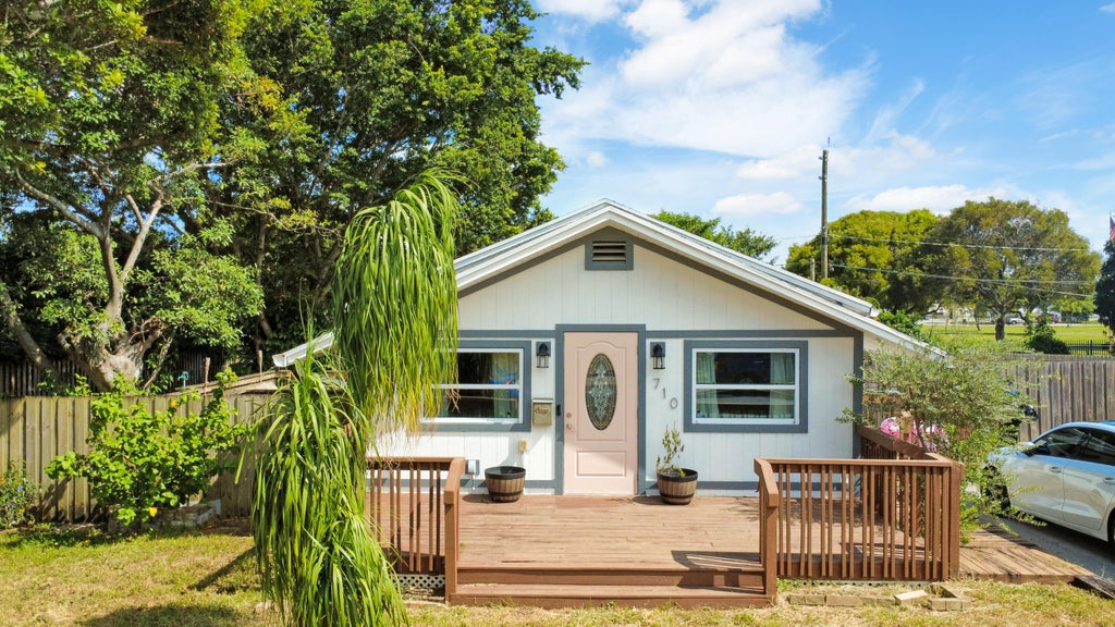 710 S Pine St, Lake Worth Beach