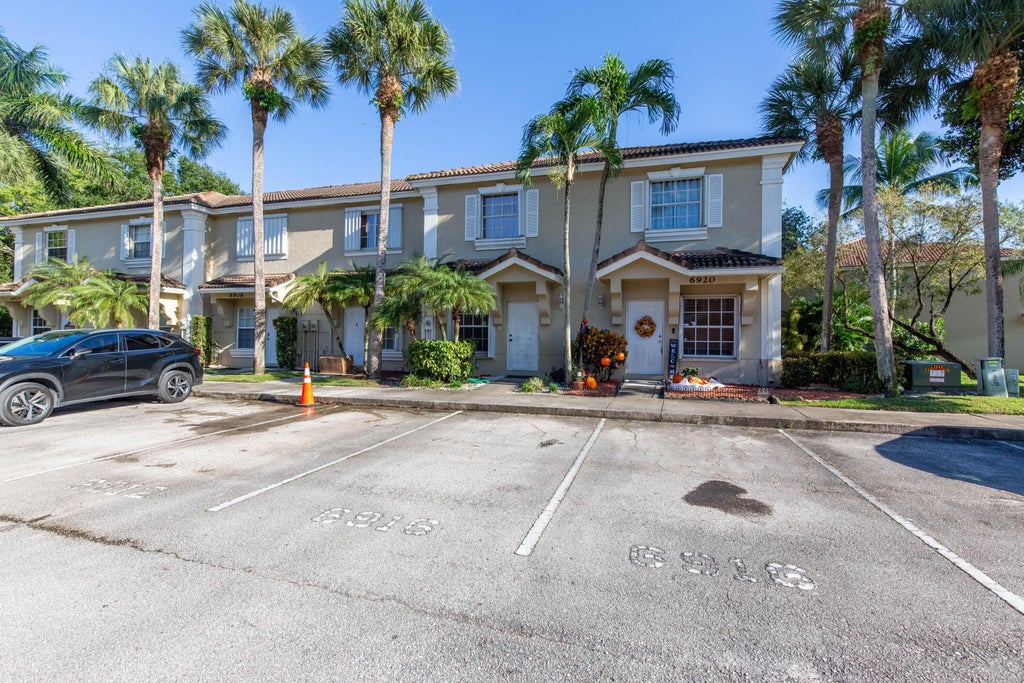 6916 Crooked Fence Dr, Lake Worth