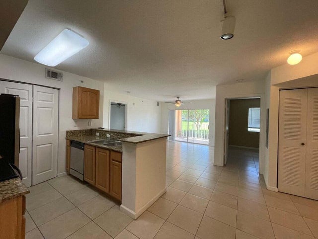 4 of 12 - 221 Sw Palm Drive #104, Port Saint Lucie, FL