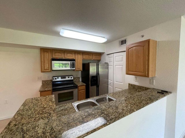 5 of 12 - 221 Sw Palm Drive #104, Port Saint Lucie, FL