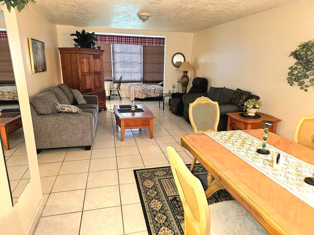 2831 Somerset Dr #305, Lauderdale Lakes