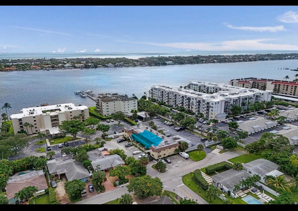 1204 S Lake Dr #4, Lantana