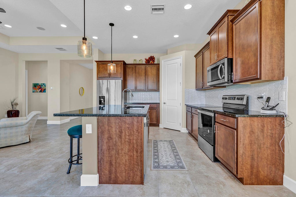 4639 Pumello Dr, Westlake