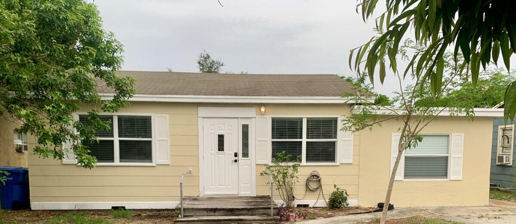 708 S Broadway, Lantana