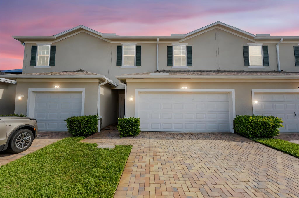 956 Ne Trailside Run, Port Saint Lucie