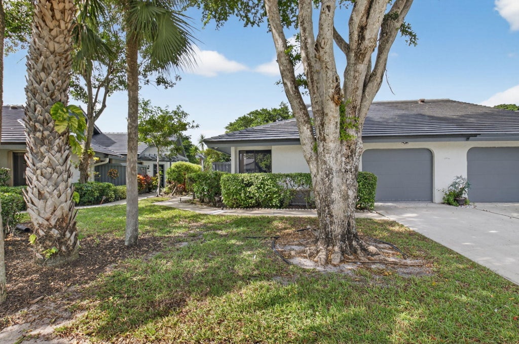 5082 Pine Dr, Boynton Beach