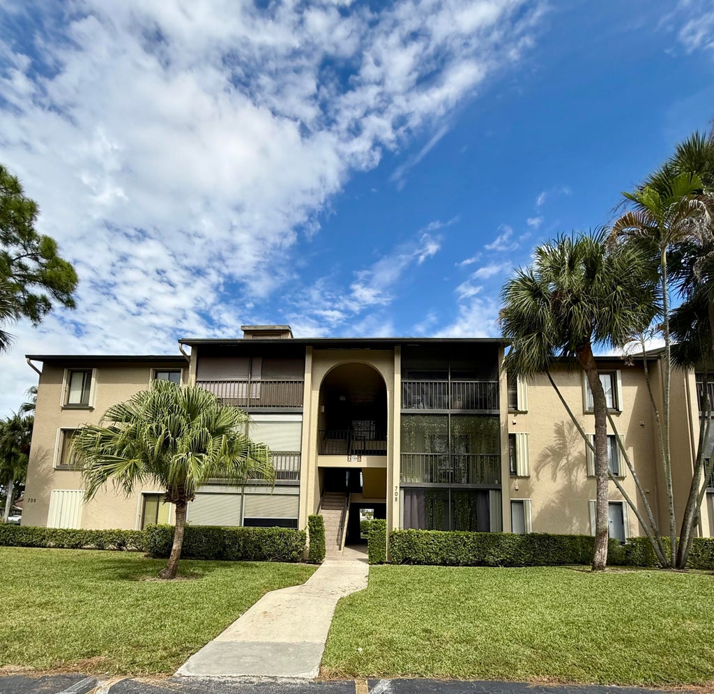 708 Sunny Pine Way #b1, Greenacres