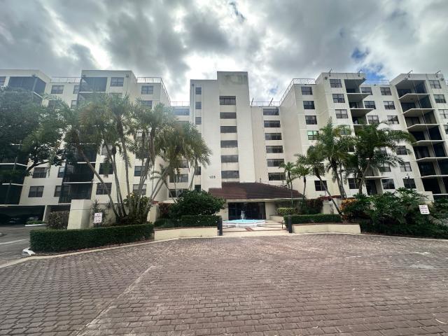 105 Lake Emerald Dr #810, Oakland Park