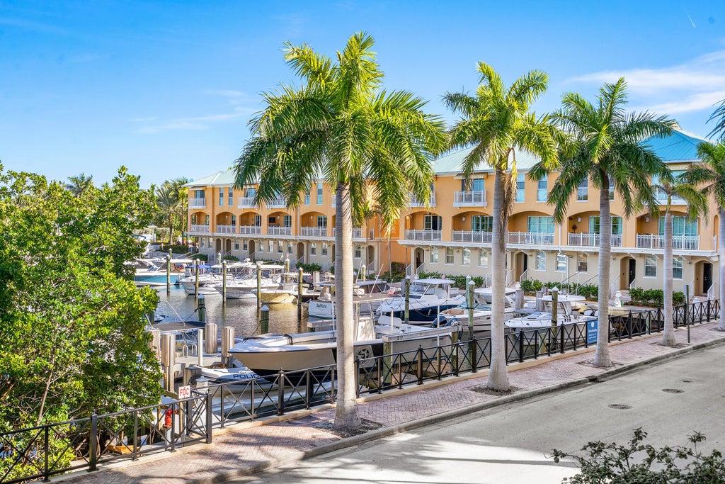 700 E Boynton Beach Blvd #202, Boynton Beach