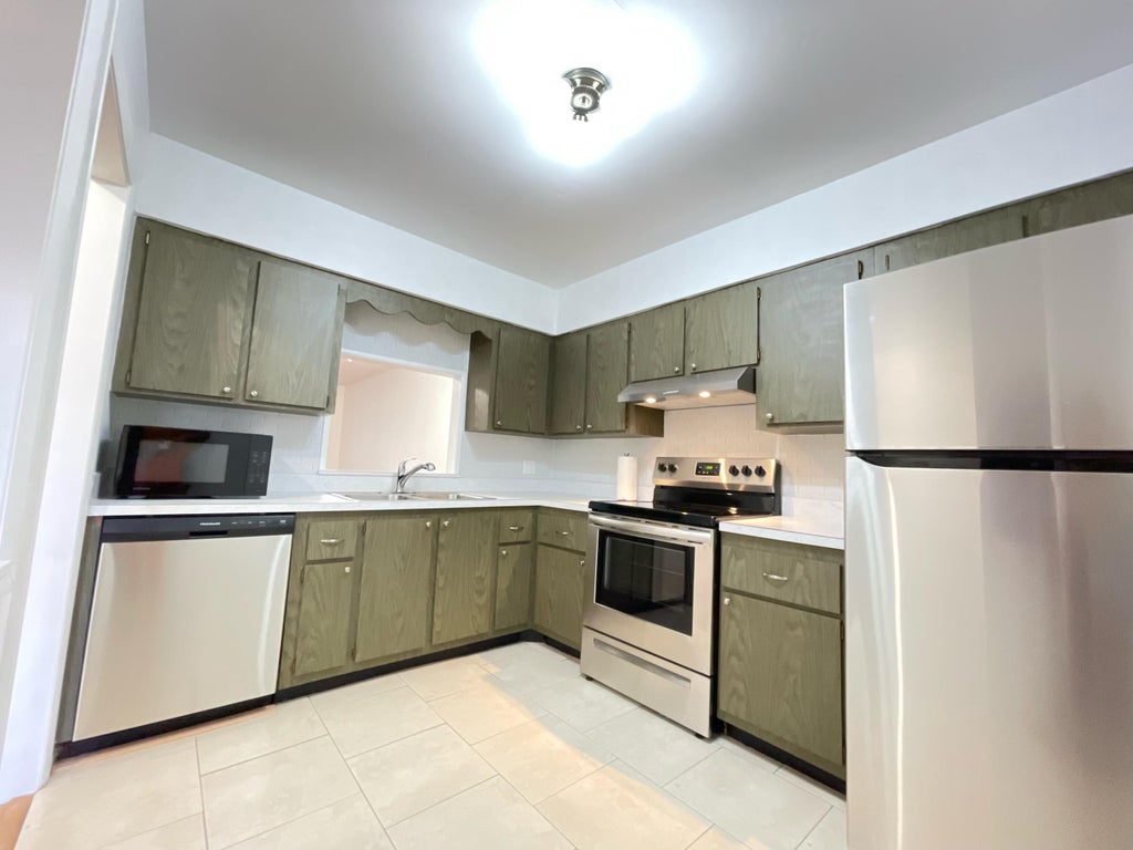 2302 Sunrise Blvd #202, Fort Pierce