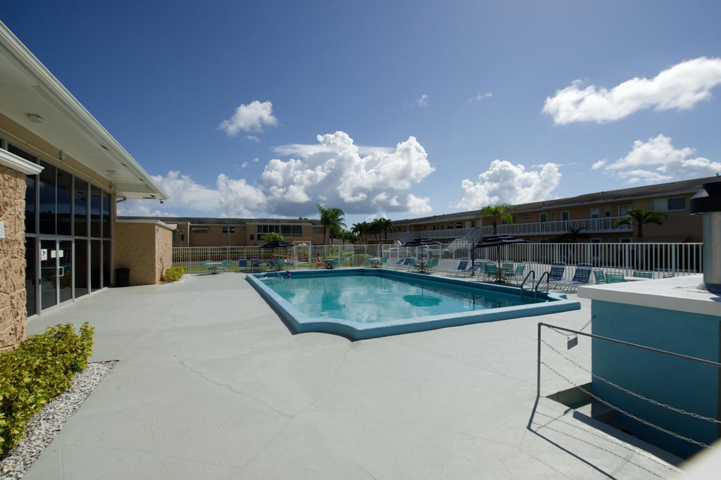 2102 Ne 1st Way #202, Boynton Beach