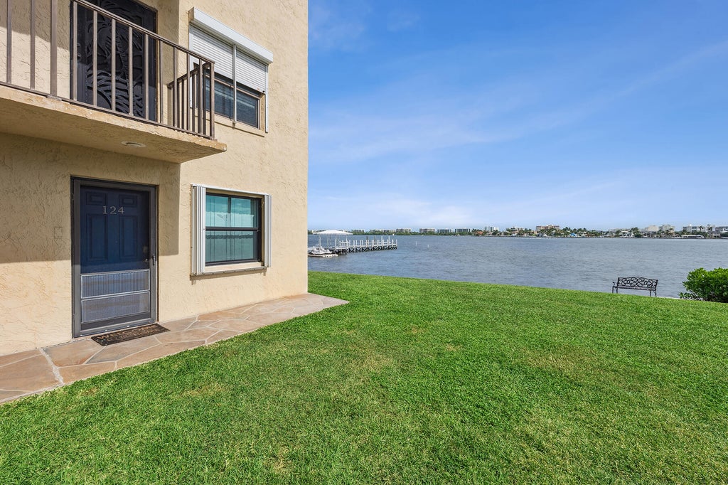 896 N Federal Hwy #124, Lantana