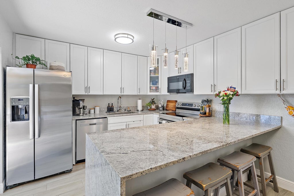 226 Lake Arbor Dr, Palm Springs