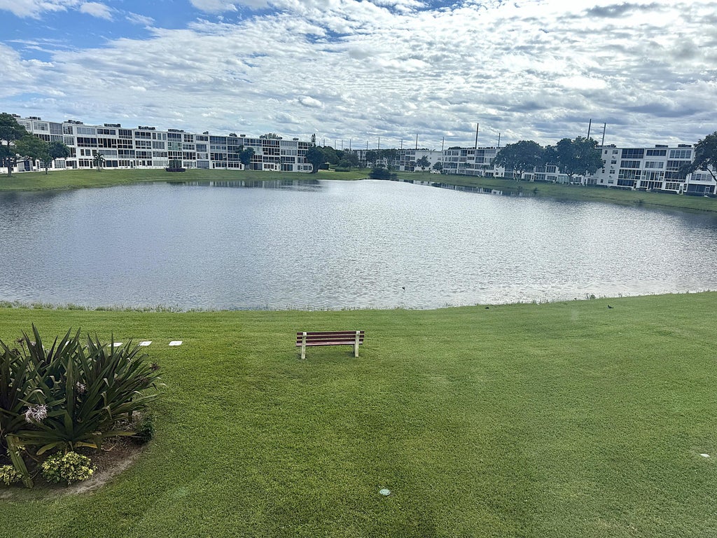 3087 Oakridge U, Deerfield Beach