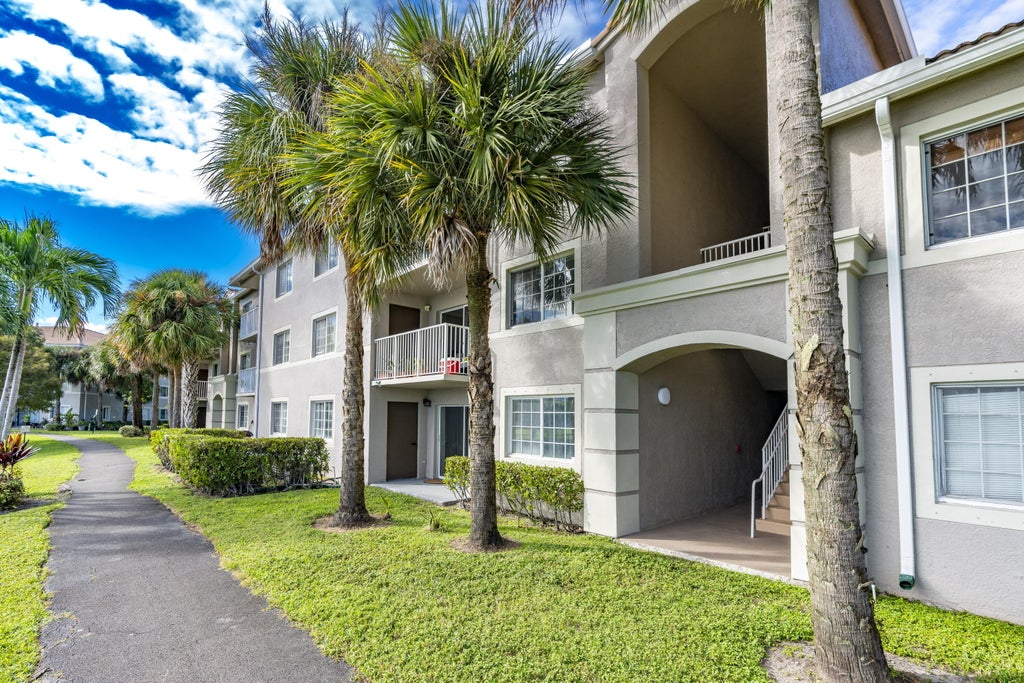 5031 Wiles Rd #304, Coconut Creek