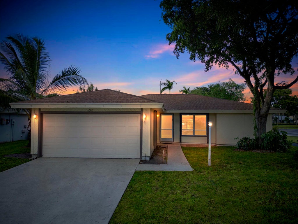 1201 Pine Sage Cir, West Palm Beach