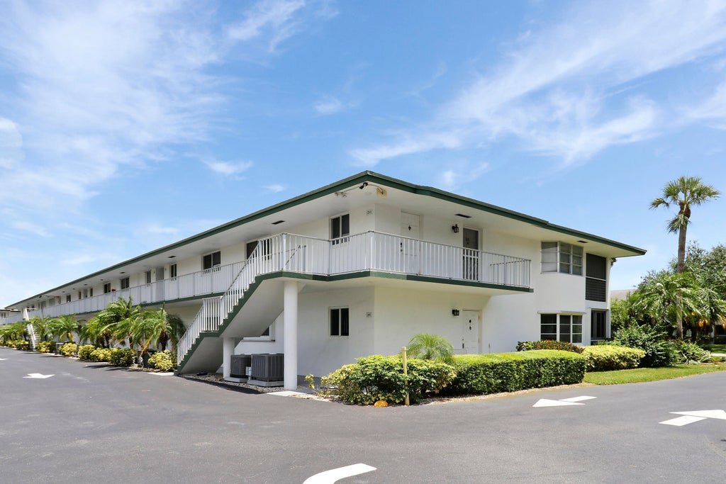 4 Garden St #101, Tequesta