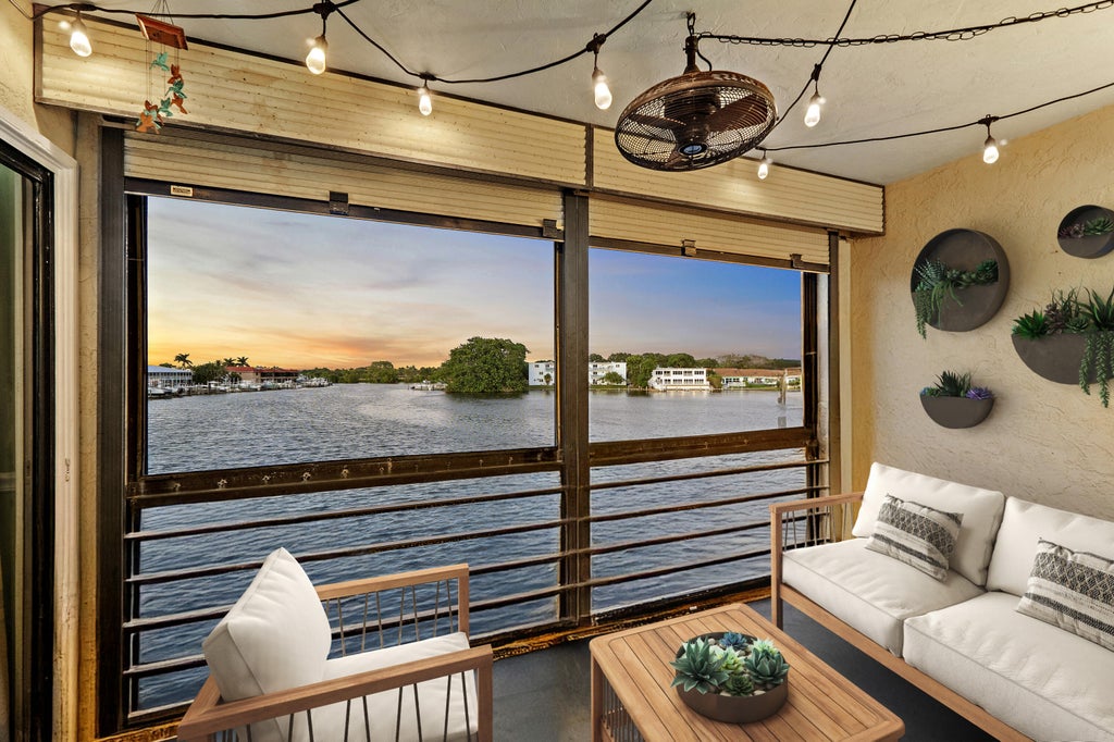 313 Lake Cir #212, North Palm Beach