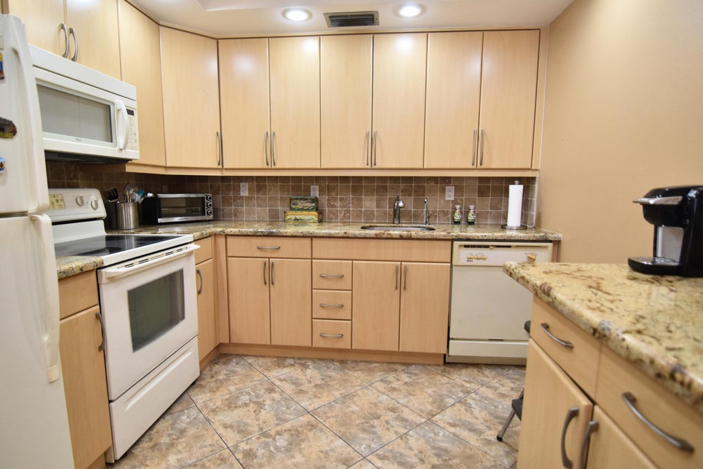 3020 Hythe B #3020b, Boca Raton