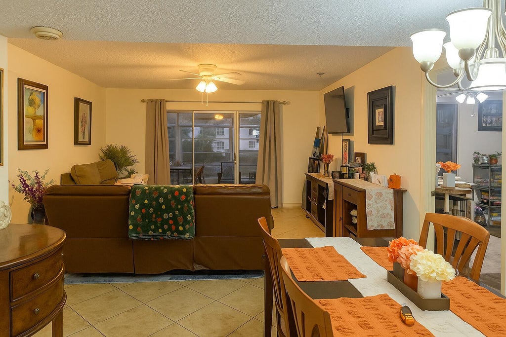 719 Lori Dr #204, Palm Springs