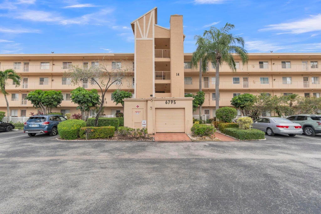 6795 Huntington Lane #306, Delray Beach