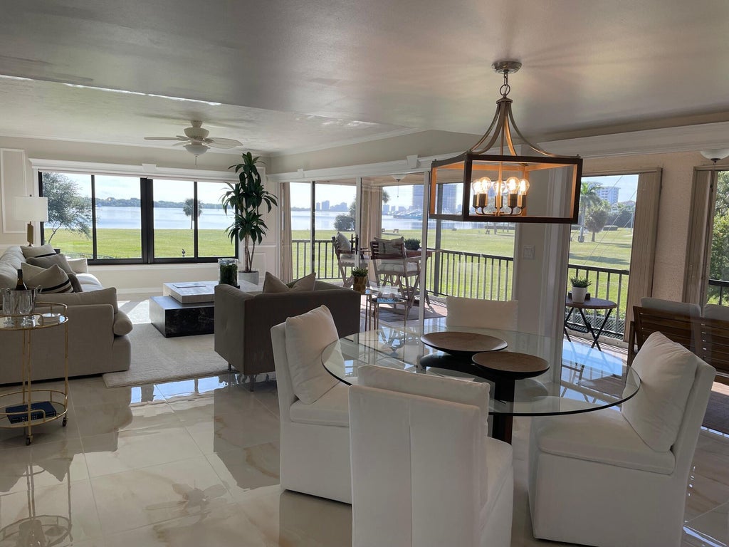 1660 Twelve Oaks Way #201, North Palm Beach