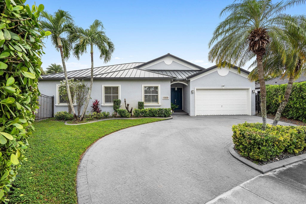 16852 Nw 88th Path, Miami Lakes