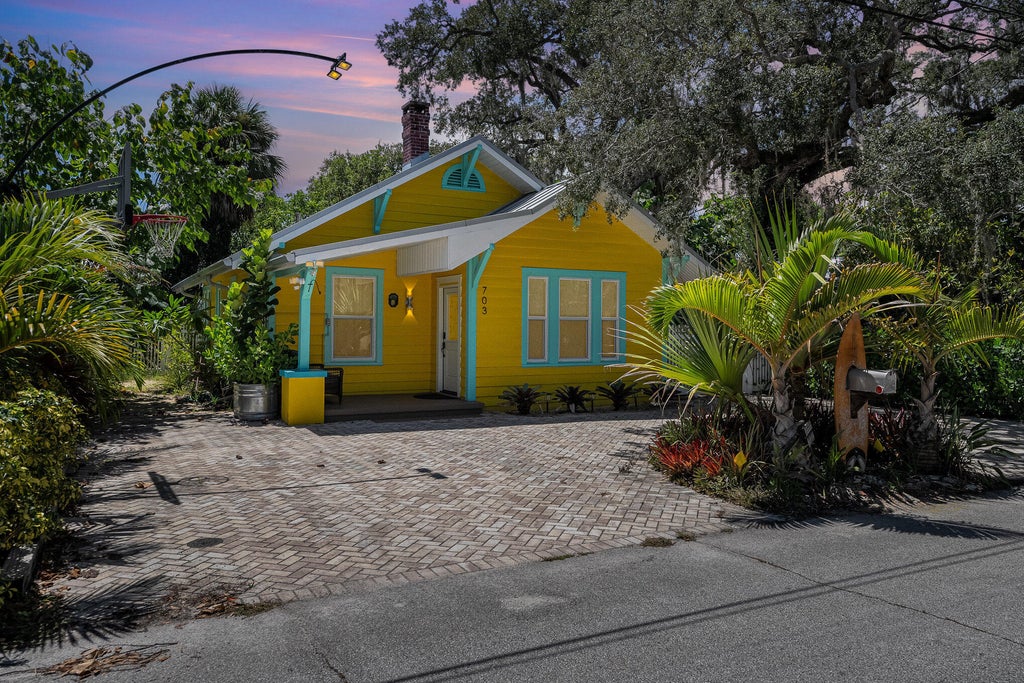 703 Shady Lane, Melbourne