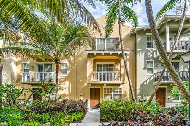 Photo of 109 E Coda Cir, Delray Beach FL