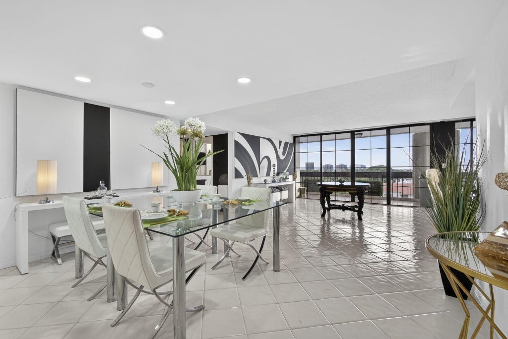 2000 Presidential Way #704, West Palm Beach