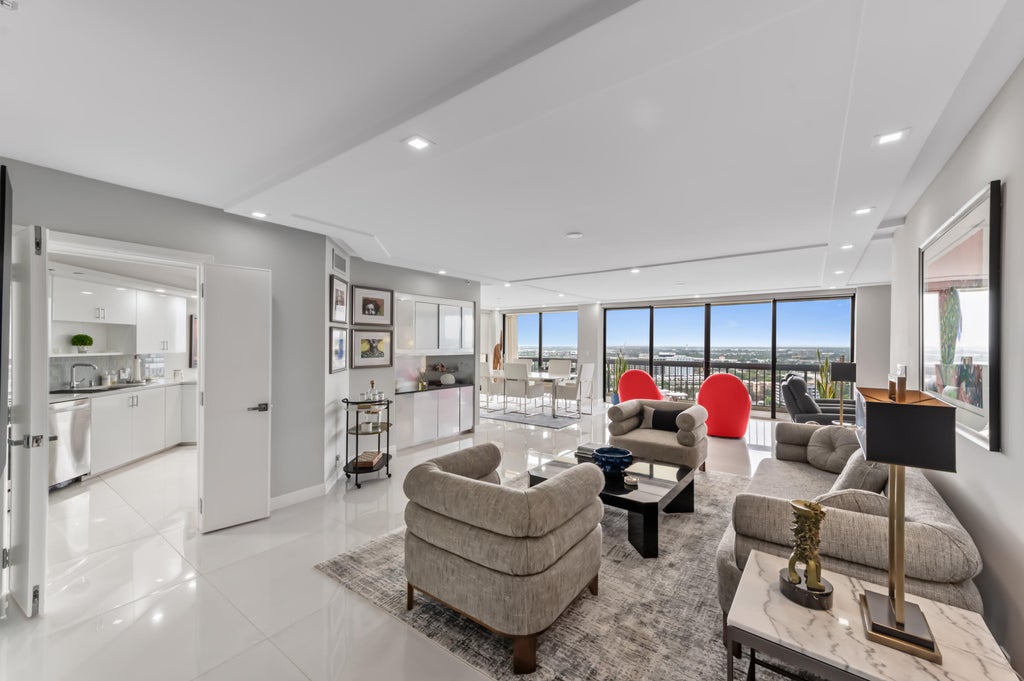 1900 Consulate Pl #2104, West Palm Beach