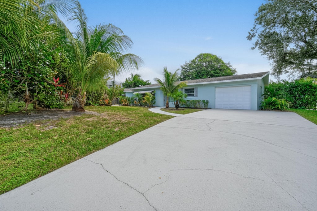 356 Cedar Av, Tequesta