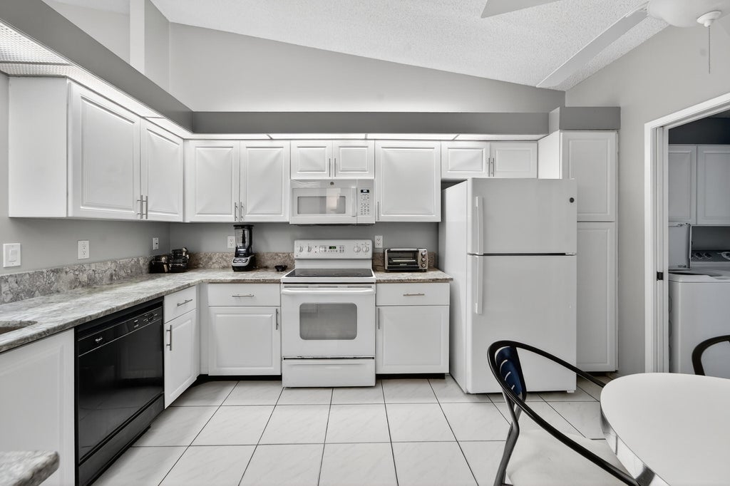 6065 Sunny Manor Ct, Delray Beach