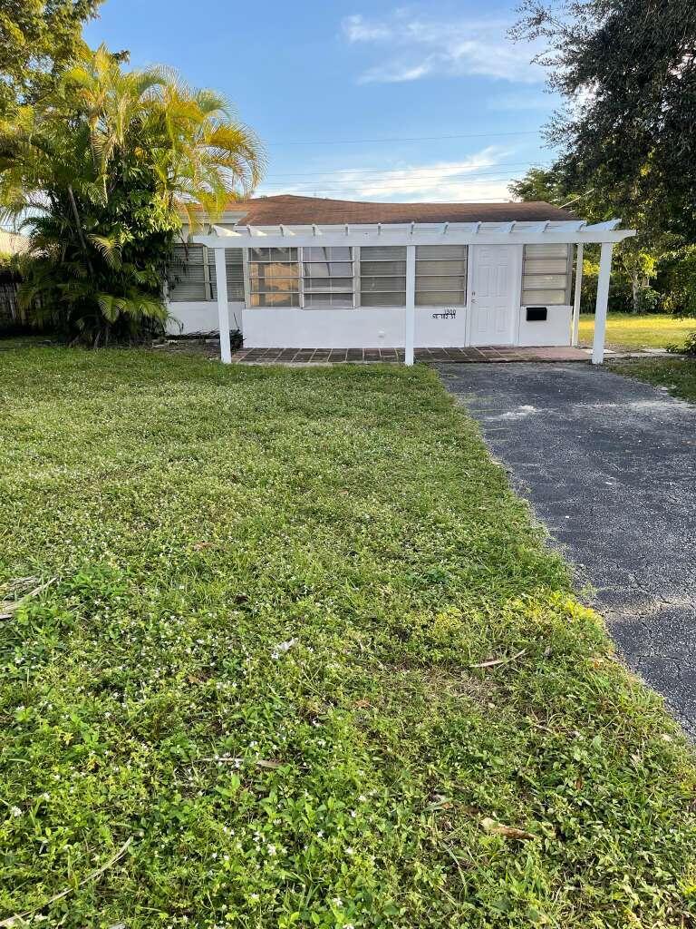 1300 Ne 182nd St, North Miami Beach