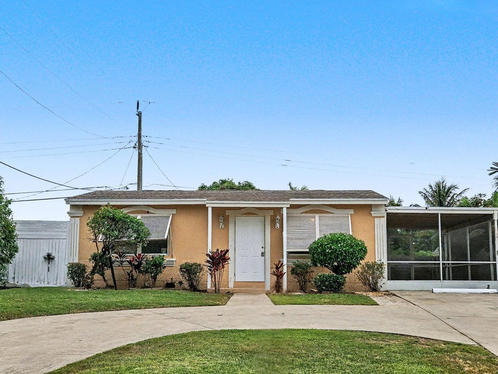 130 S Atlantic Dr E, Boynton Beach