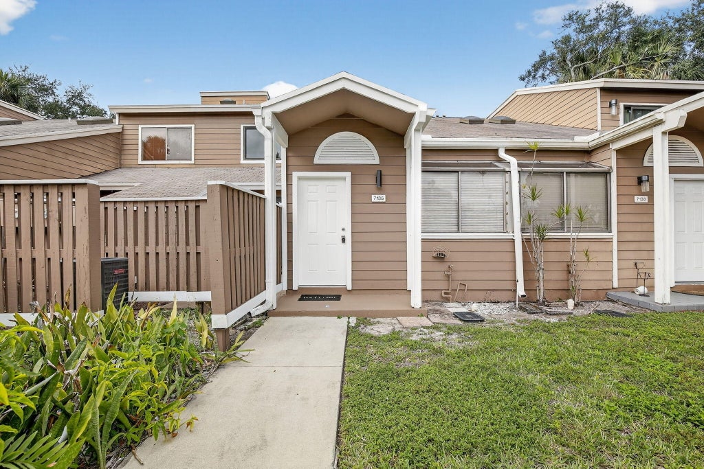 7135 Sportsmans Dr, North Lauderdale