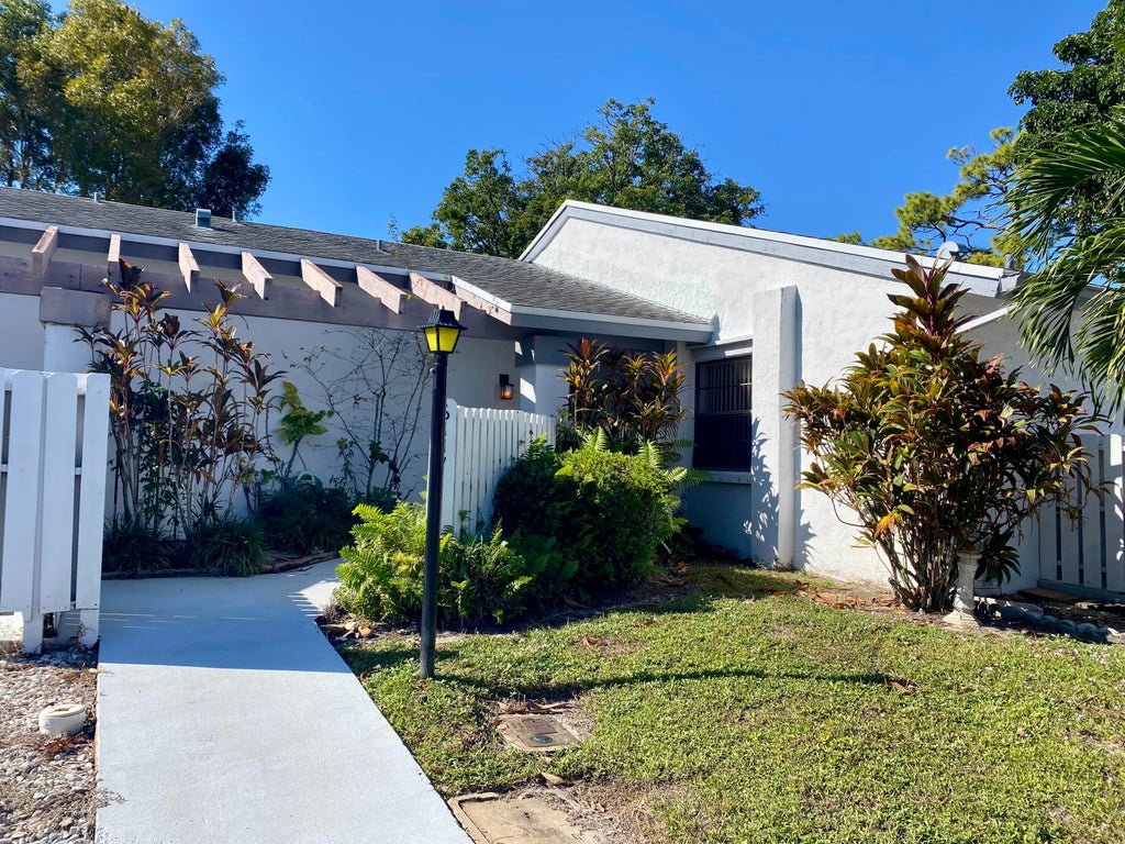 6117 Woodlake Blvd, Greenacres