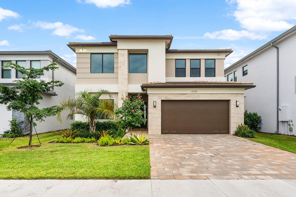 8308 Royal County Down Rd, Boca Raton