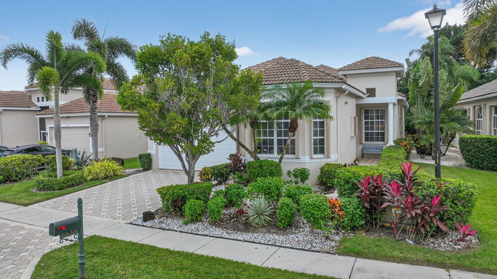6942 Fairway Lakes Dr, Boynton Beach