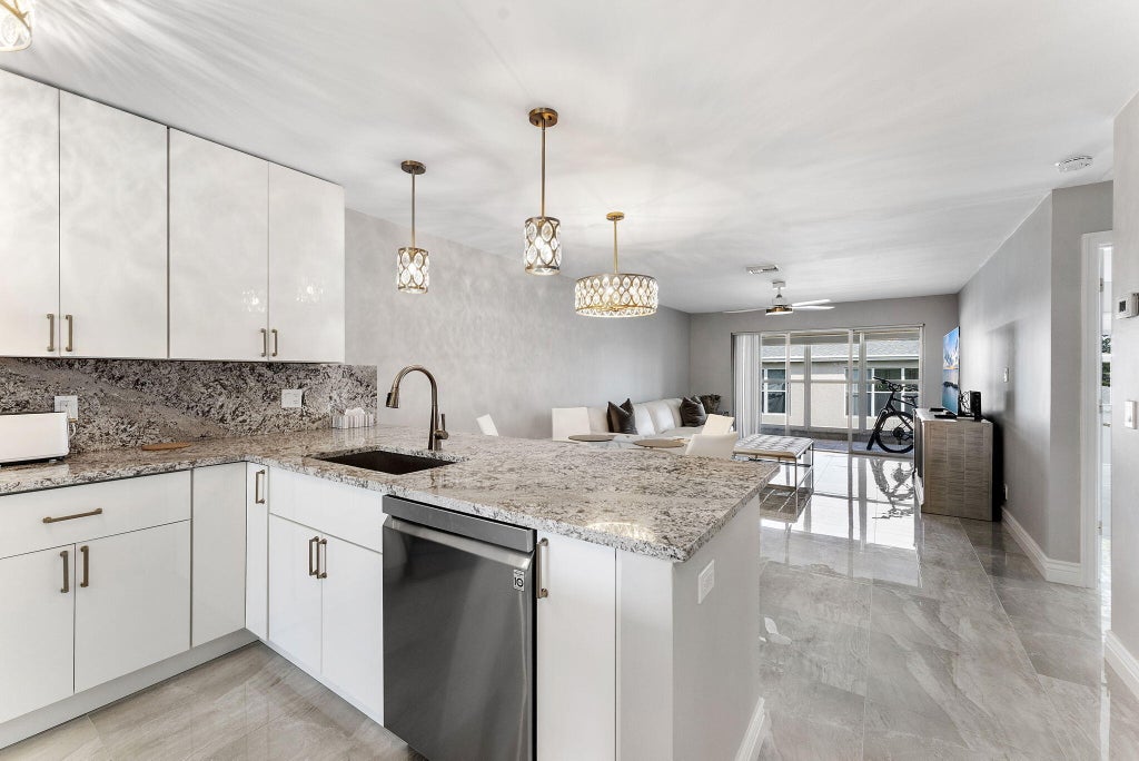 1020 Silk Oak Ter #204, Delray Beach