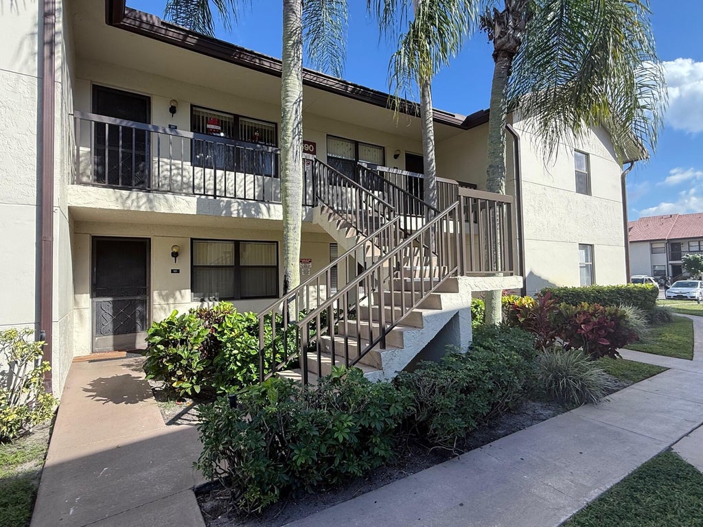 7690 Tahiti Lane #202, Lake Worth