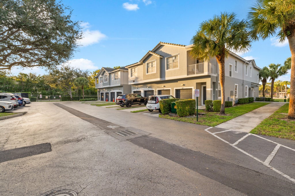 3013 Grandiflora Dr, Greenacres