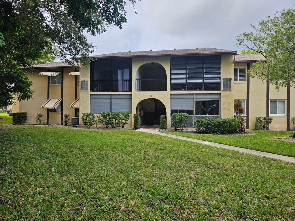 312 Pine Ridge Cir #a-2, Greenacres