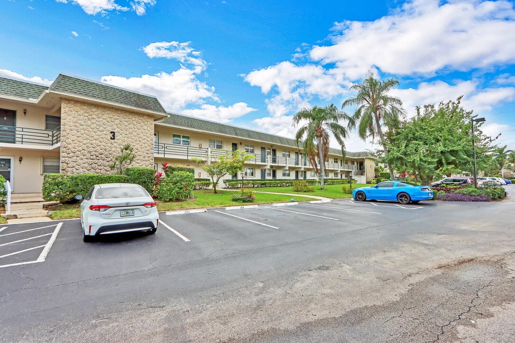 1900 S Kanner Hwy #3-202, Stuart