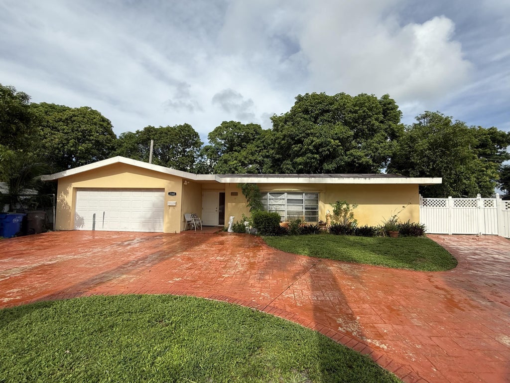 2360 Nw 37th Terrace Ter, Lauderdale Lakes