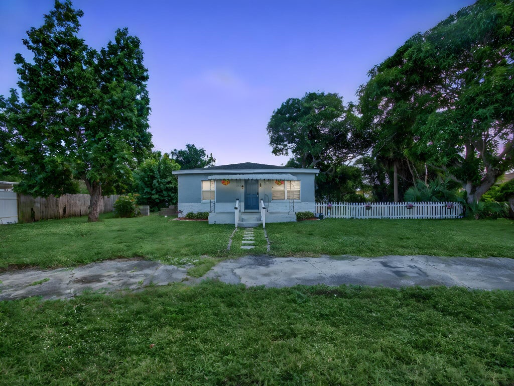 1373 W 35th St, Riviera Beach